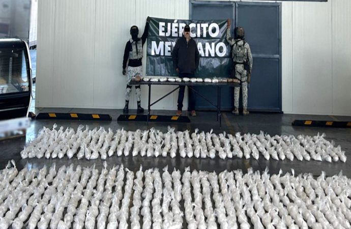 Incautan camión de refrigeradores transportando droga