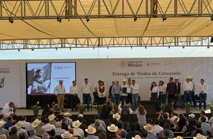 Durazo y Conagua entregan títulos de concesión y arrancan ordenamiento del agua en Sonora