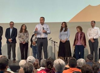 Entrega Toño Astiazarán prótesis dentales a adultos mayores