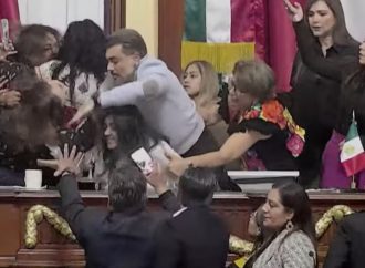 A los golpes en el Congreso CDMX: pelea entre diputados termina con lesionada y sesión reventada