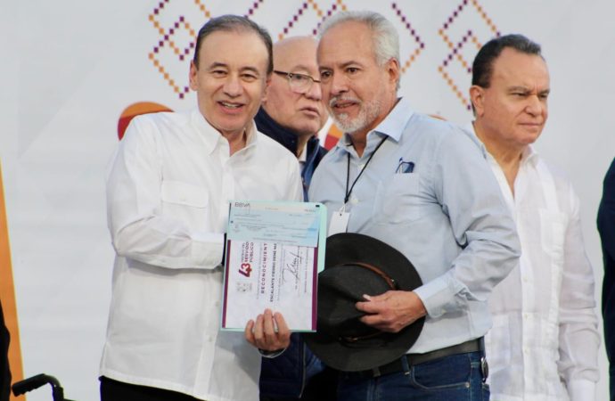 Reconoce Alfonso Durazo a servidores públicos