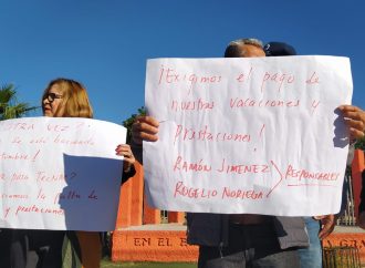 Se manifiestan académicos de ITH por falta de pagos de fin de año