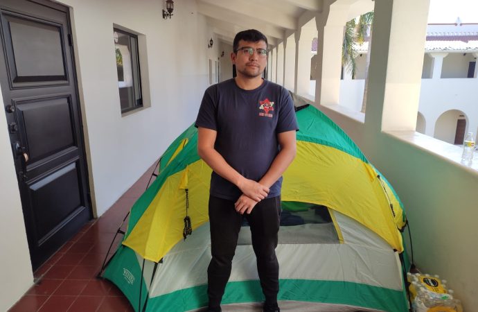 Unison descarta irregularidades y niega adeudo con docente en protesta