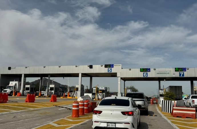 Se registra gran afluencia de vehículos en la casete de Hermosillo