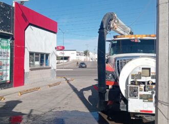 Reparan fuga que afectaba a vecinos del norte de Hermosillo
