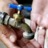Trabajos en tubería podrían generar cortes y baja presión de agua en nueve colonias