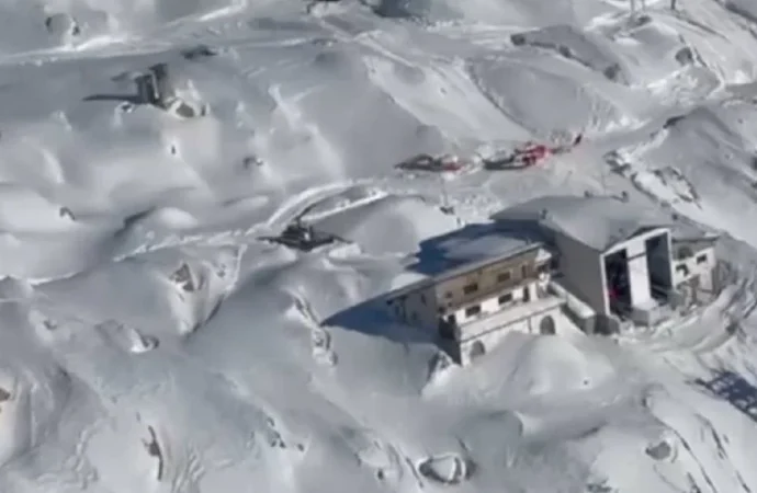 Incidente en teleférico deja a cerca de 100 personas varadas en los Alpes italianos