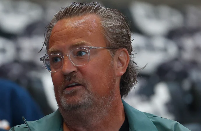 Condenan a prisión a médico de Matthew Perry por darle ketamina antes de su muerte