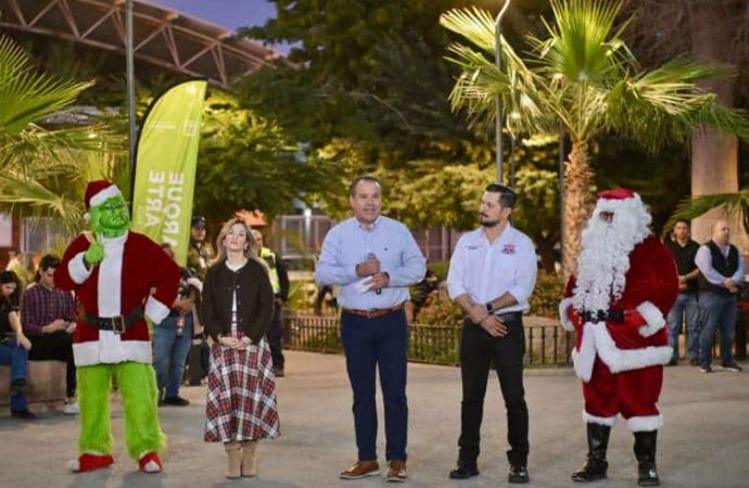 Arte y tradición navideña llenan de vida el Jardín Juárez
