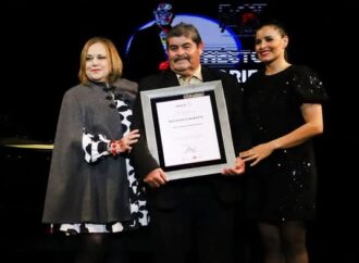 Héctor Noriega recibe distinción Talento Joven en el FAOT 2026