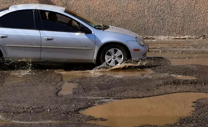 Hermosillo enfrenta crisis de infraestructura: fugas de agua y drenajes colapsados impactan a la ciudad