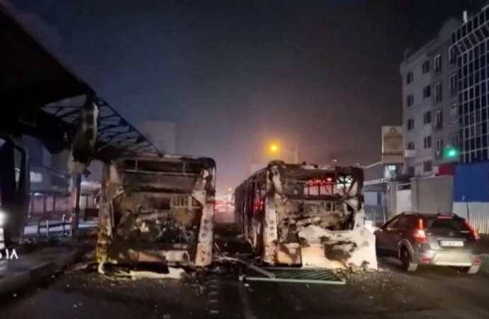 Irán Advierte A Sus Vecinos Que Podría Atacar Bases De EU En Caso De Una Agresión