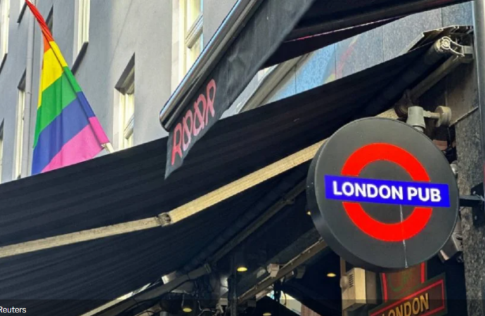 Sentencian a 30 años de prisión al cerebro detrás del ataque armado en un bar LGBT+ de Oslo en 2022