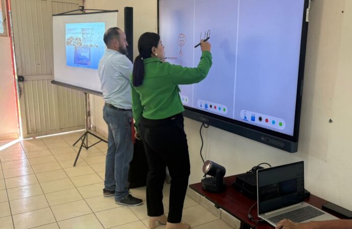Equipan aulas con sistemas de cómputo de la UPN en Hermosillo