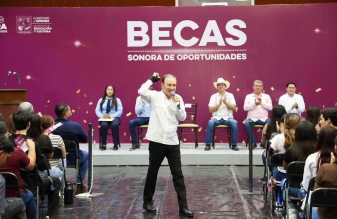 Más de medio millón de estudiantes recibirán una beca en Sonora: Durazo