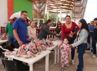 Disfrutan 9 mil navojoenses de la alegría del Día de Reyes con mega rosca y regalos