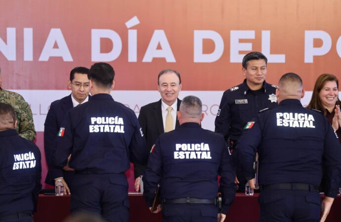 Gobernador Durazo duplica estado de fuerza con más patrullas y reconoce a policías en su día