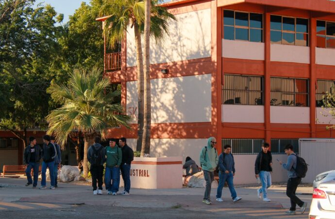 Becará UNISON a 999 estudiantes en condiciones vulnerables