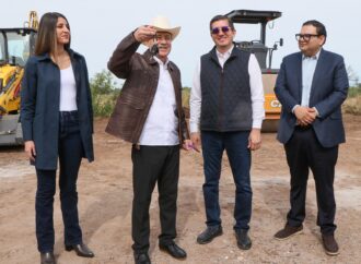 Entrega gobernador Durazo maquinaria para obras e infraestructura pública en Navojoa