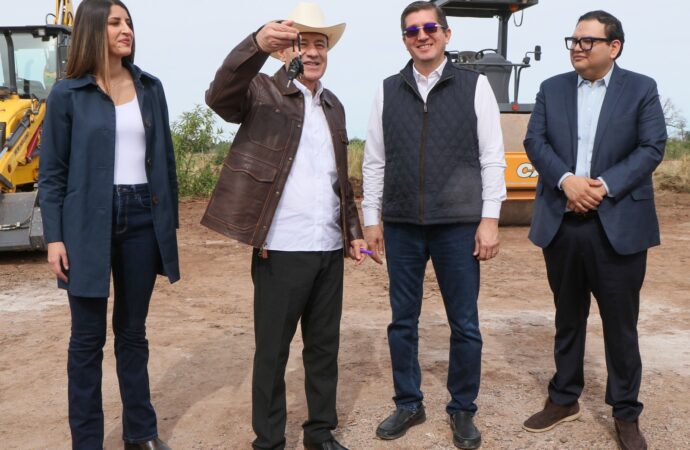 Entrega gobernador Durazo maquinaria para obras e infraestructura pública en Navojoa