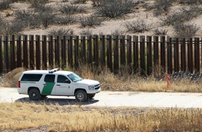 Persona herida en estado crítico tras disparos de agentes fronterizos en Arizona