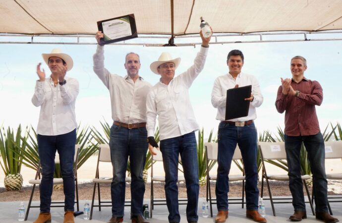 Gobernador Durazo posiciona al bacanora como bebida premium internacional con primeras certificaciones