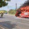 Atienden el incendio de un camión de transporte público en Hermosillo