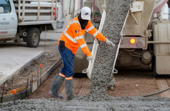 Avanza Ayuntamiento de Hermosillo en rehabilitación del crucero de la calle Reyes y Baviácora