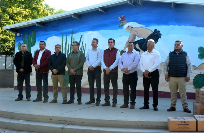 Entrega Elías Retes instrumental para banda de guerra a Centro Escolar del Mayo