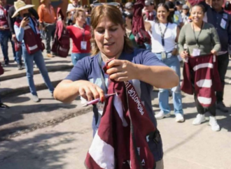 Protesta en Tequila: trabajadores turísticos destruyen chalecos que les impuso el alcalde detenido
