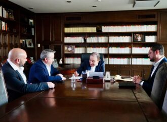 Gobernador Durazo atrae interés de empresa minera australiana para comercializar por el Puerto de Guaymas