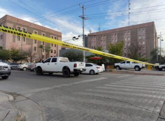 EJECUTAN A UNA MUJER EN ESTACIONAMIENTO DEL CENTRO DE GOBIERNO