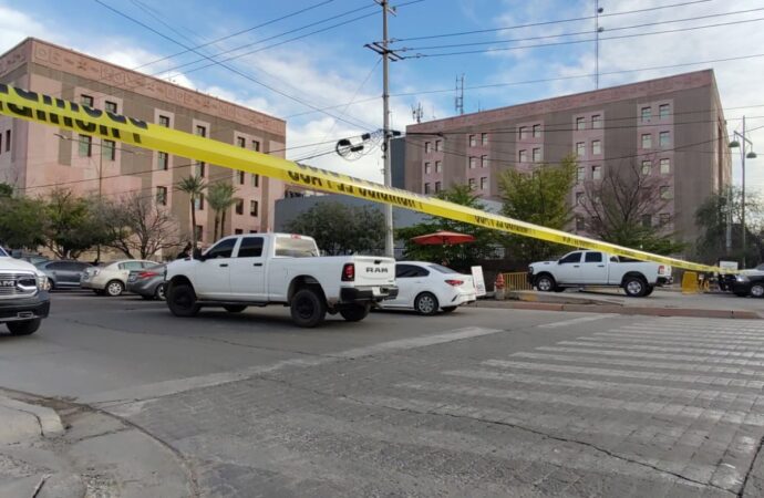 EJECUTAN A UNA MUJER EN ESTACIONAMIENTO DEL CENTRO DE GOBIERNO