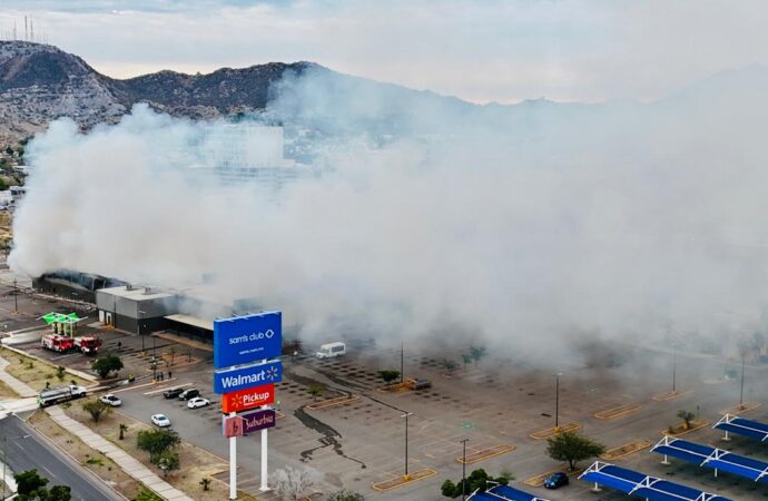 Se incendia Sam’s Club en Hermosillo; daños materiales incalculables y sin reporte de víctimas