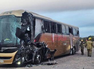 Tragedia en la Sonoyta–Caborca: choque entre autobús y tractocamión deja cuatro muertos y 25 heridos