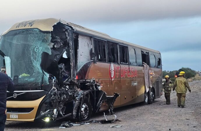 Tragedia en la Sonoyta–Caborca: choque entre autobús y tractocamión deja cuatro muertos y 25 heridos