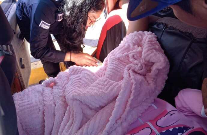 Policía municipal de Cajeme auxilia exitosamente a mujer en labor en Providencia