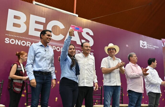 Durazo amplía plazo de becas universitarias en Sonora