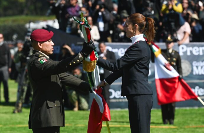 “México es dignidad, valentía y grandeza”: Sheinbaum en ceremonia del Día de la Bandera