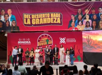 Entrega el gobernador Alfonso Durazo el premio estatal de la juventud 2025