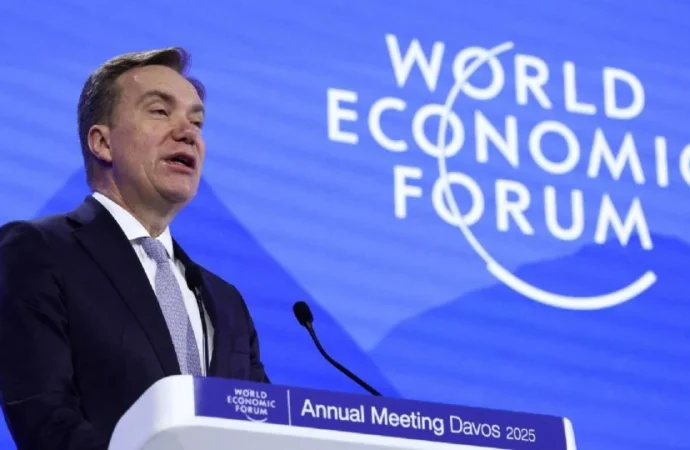 Foro Económico Mundial abre investigación sobre su presidente tras revelaciones de archivos de Jeffrey Epstein