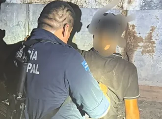 Detienen a hombre en la invasión Las Peredas por amenazar de muerte a su padre