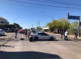 Vecinos protestan por obra inconclusa y cierran vialidad en la colonia Primero de Mayo