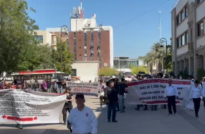 Piden trabajadores de la Unison más salario