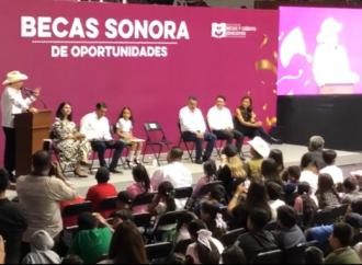 Atestigua Lamarque Cano entrega de más de 4 mil becas