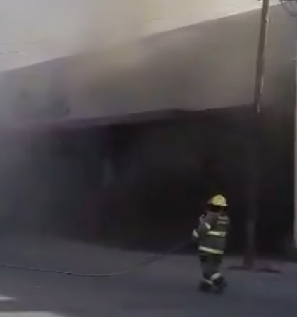 Estruendo y fuego en comercio del centro: controlan incidente en Hermosillo sin lesionados graves