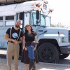 Pareja recorre México viviendo en un autobús convertido en casa y llega a Sonora