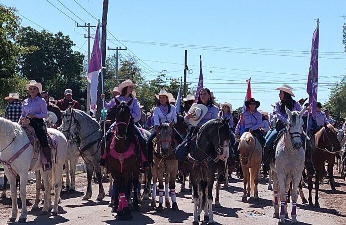 Cabalgata con aroma de mujer una verbena popular que ya es una tradición