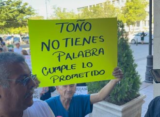 Protestan jubilados contra Municipio de Hermosillo por pagos pendientes