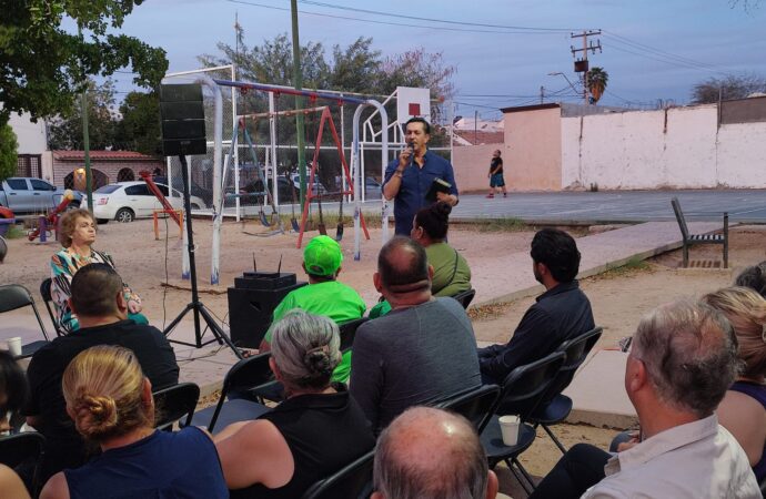 Destaca David Figueroa en reunión con vecinos de Villa Fontana la modernización de la carretera a Bahía de Kino